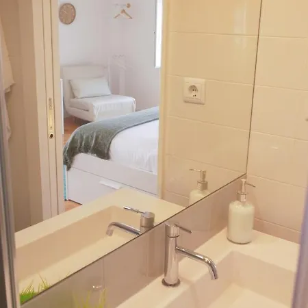 Apartment Burgo Flora 3 *